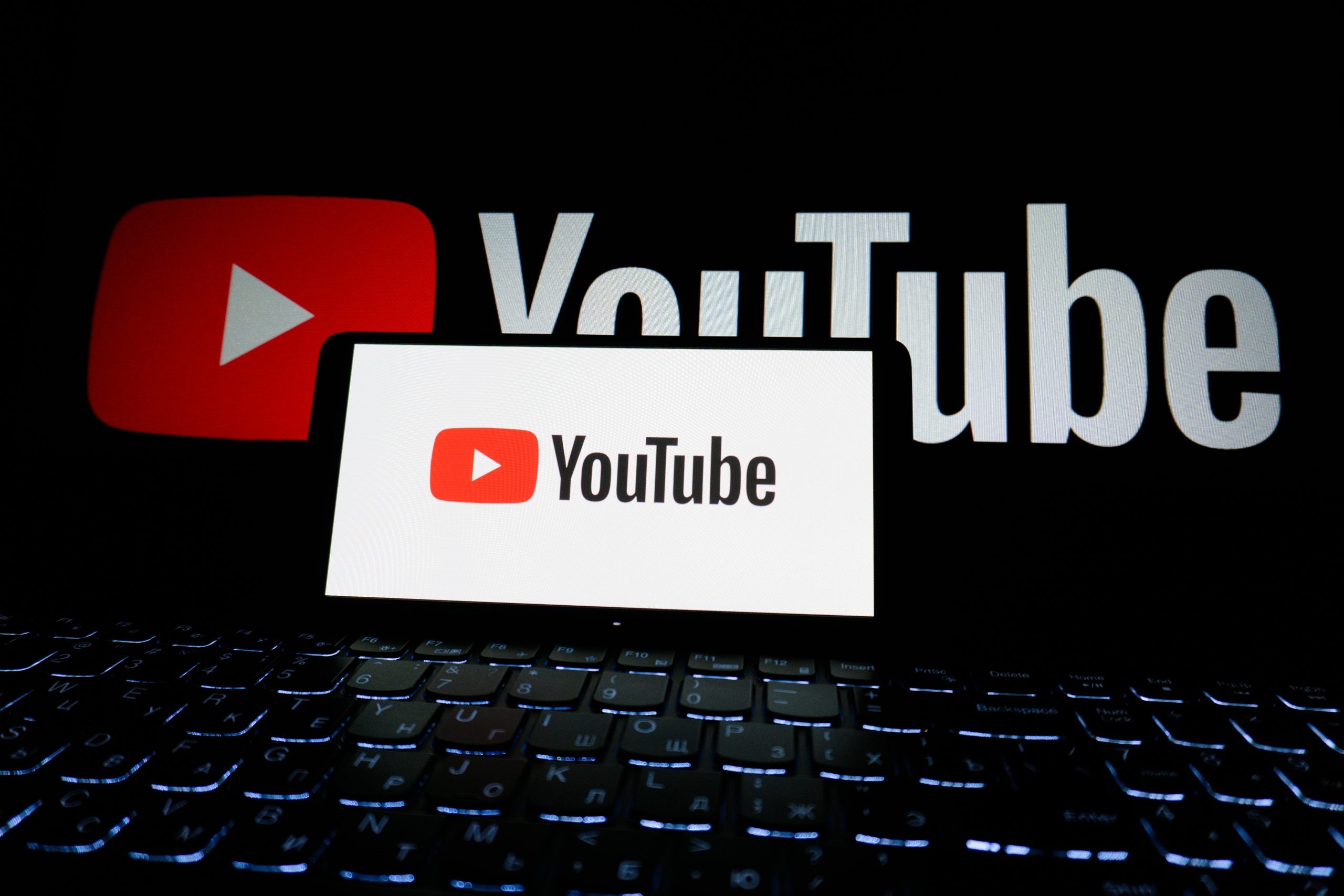 YouTube livestreams update pauses ads during high-engagement